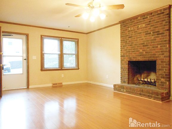 3rd image of 124 Brookview Cir #B
