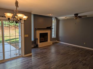 605 Country Acres Ct, Effort, PA 18330