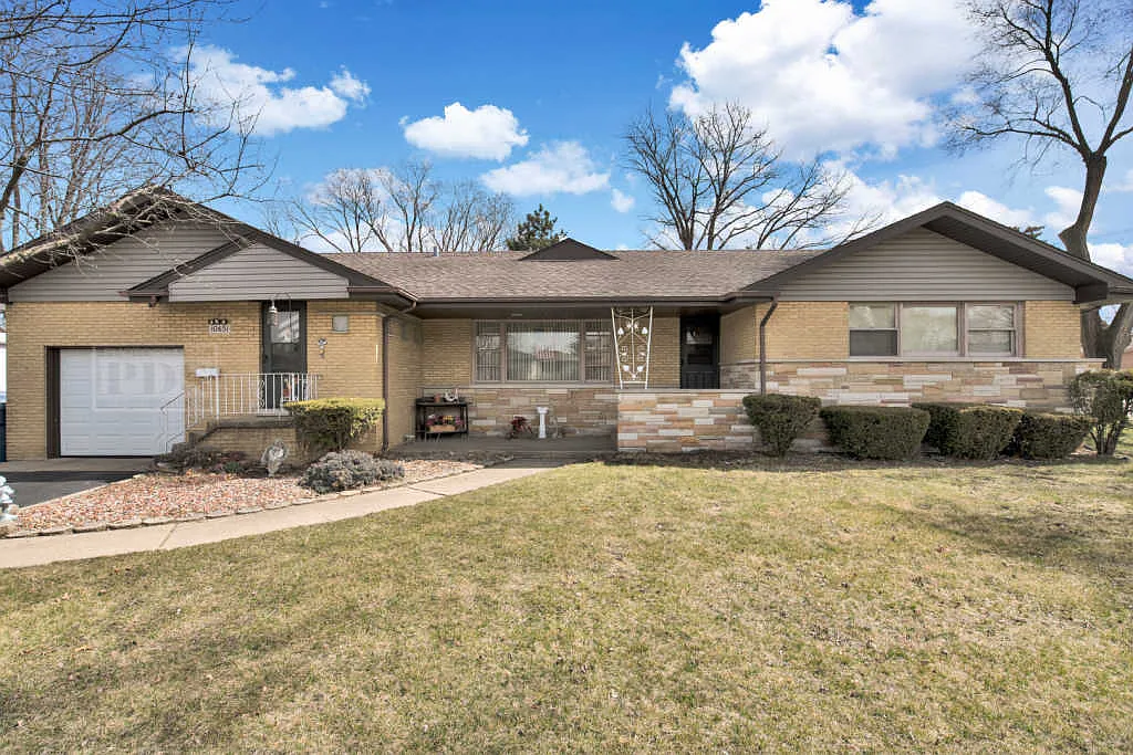 10651 S Worth Ave photo 1