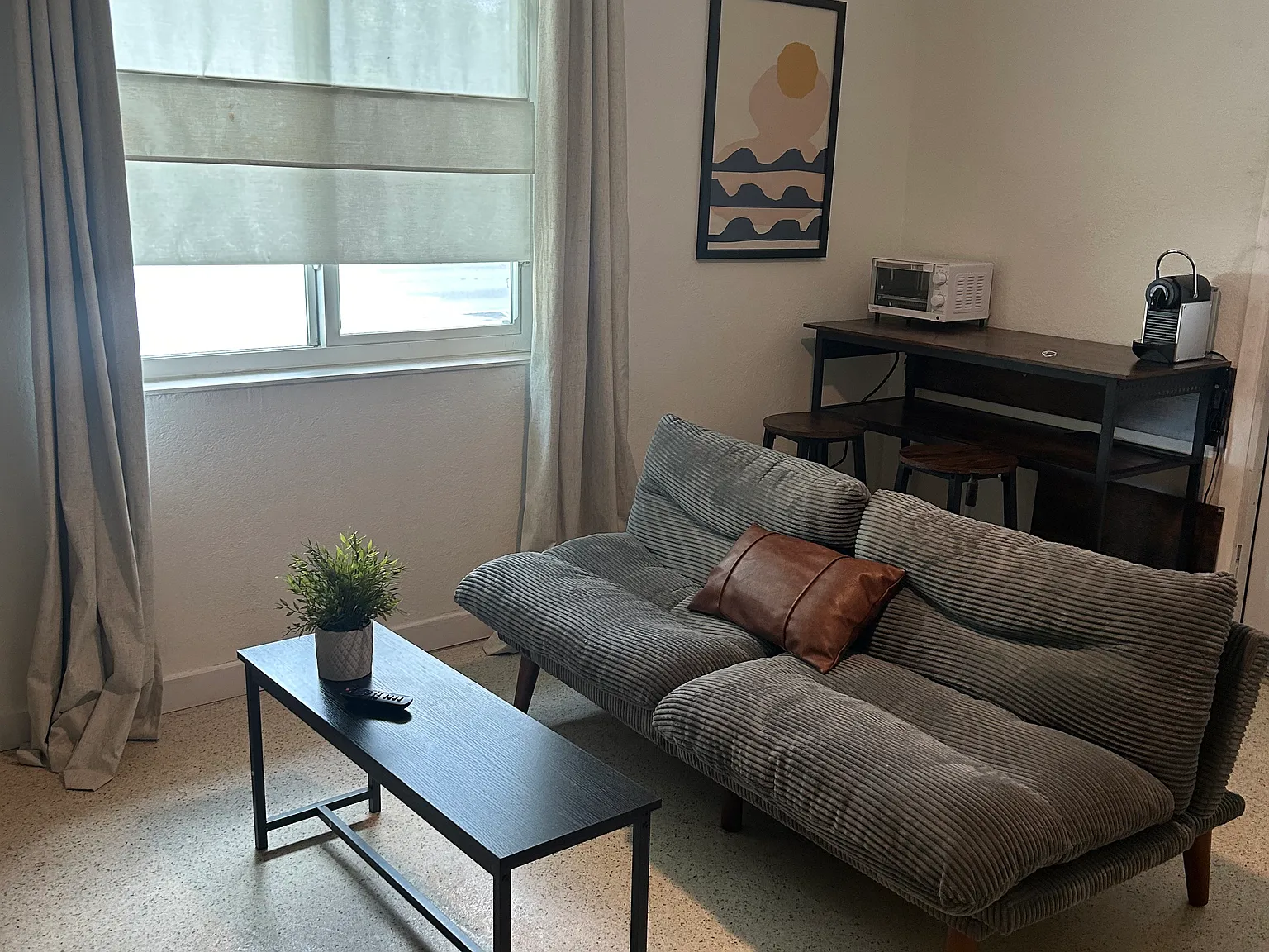 1 bed, 450 sqft, $1,400 — Photo 2