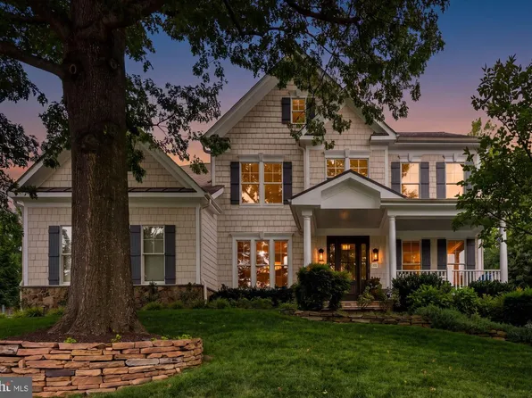 502 Macarthur Ave NE, Vienna, VA 22180