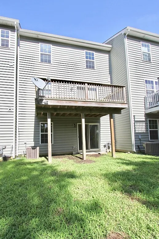 3 bed, 2403 sqft, $2,800 — Photo 4