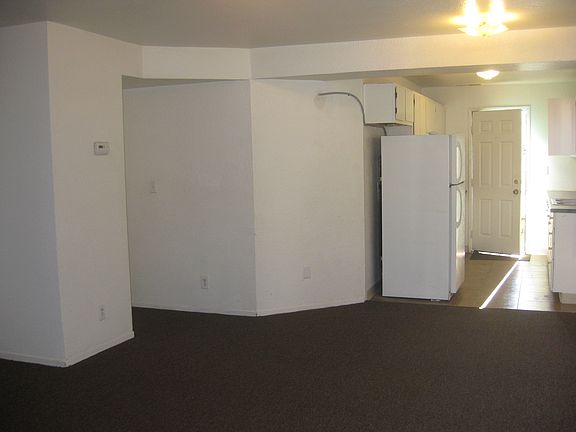 5th image of 6423 Bancroft Ave