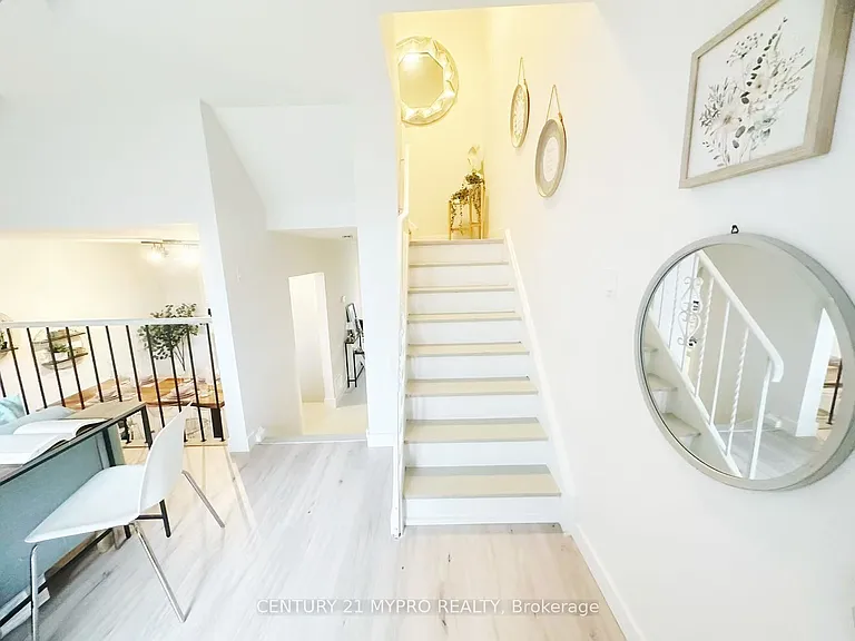 67 Godstone Rd #121 — Photo 4