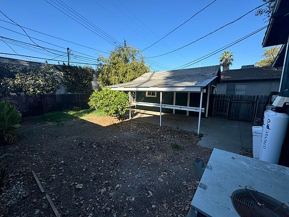 3rd image of 1609 Burnett Way