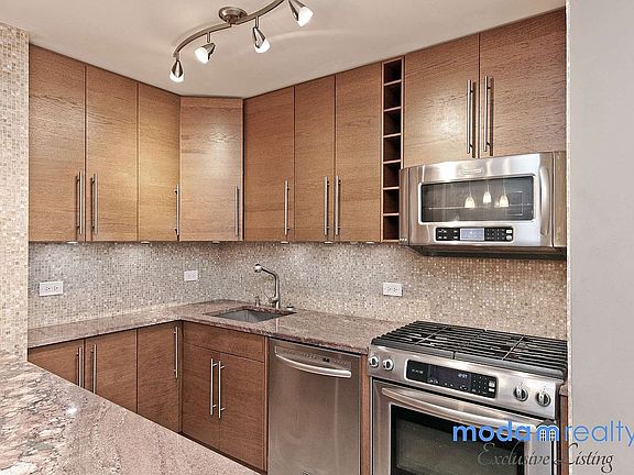 2nd image of 4525 Henry Hudson Pkwy W APT 901B