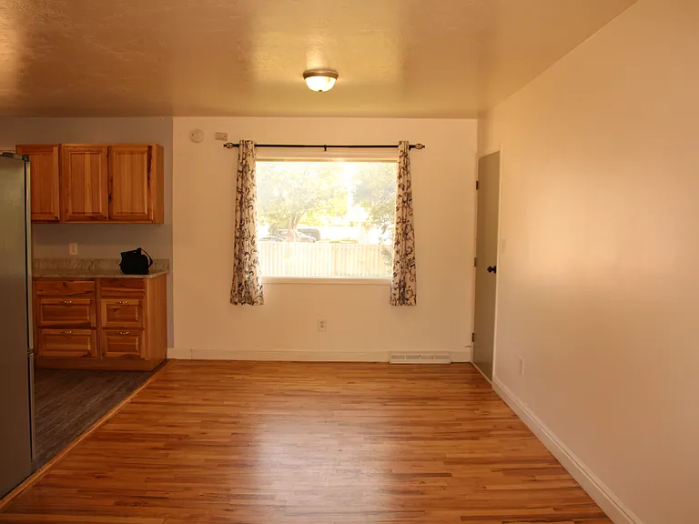559 W Pine St — Photo 14