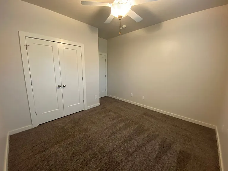 504 Martina Ln — Photo 6