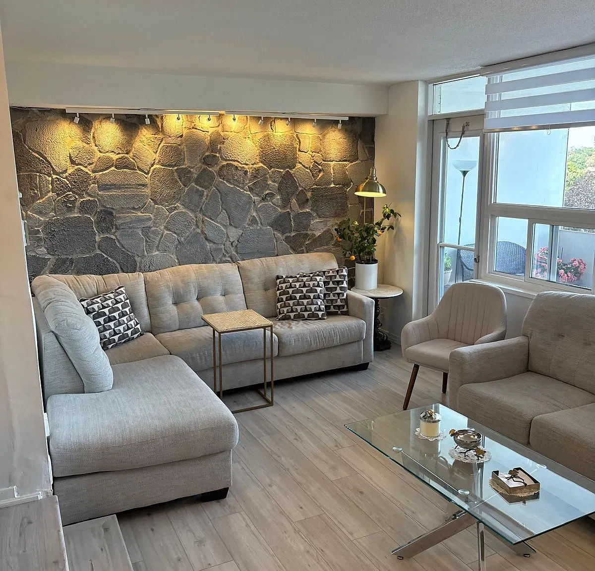 2 bed, $2,600 — Photo 1