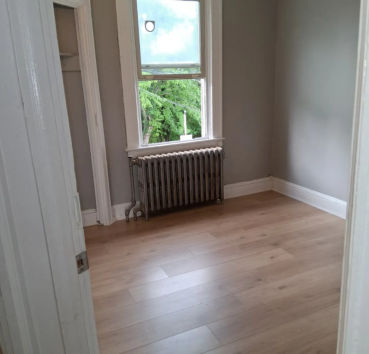 3 bed, 896 sqft, $1,285 — Photo 2