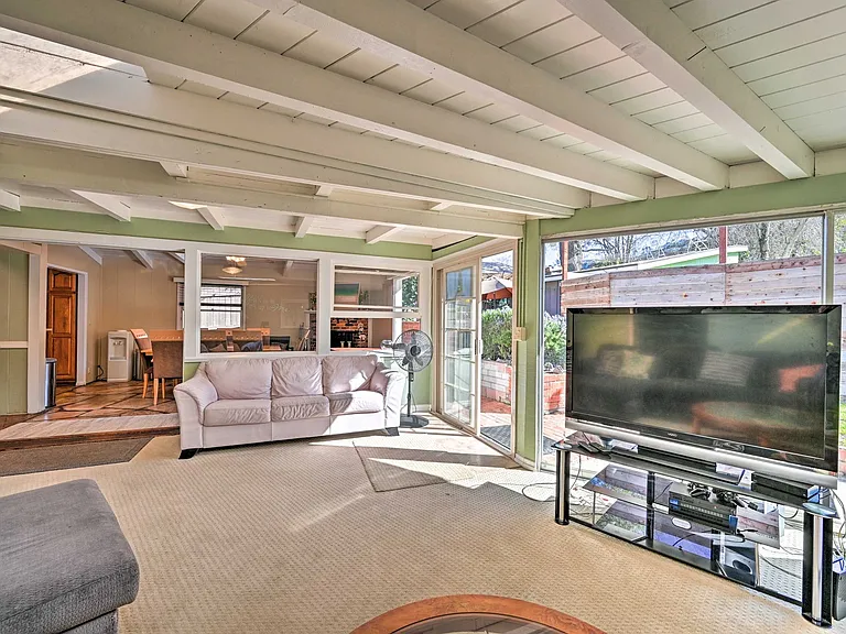 2139 Torrey Pines Rd — Photo 5