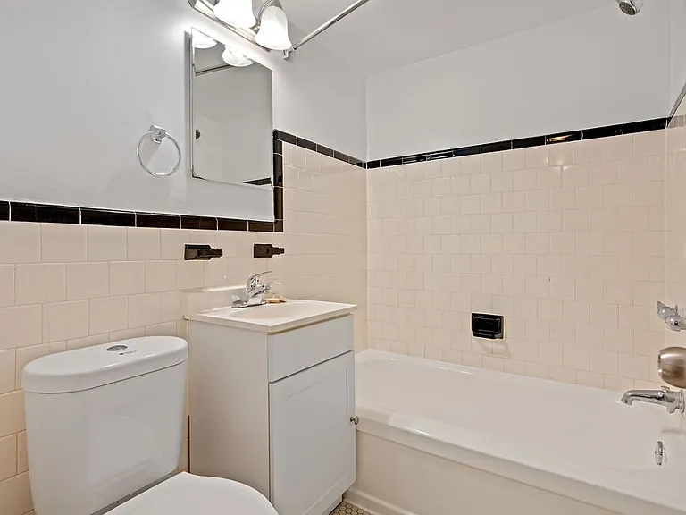 1196 Shillington Ave — Photo 14