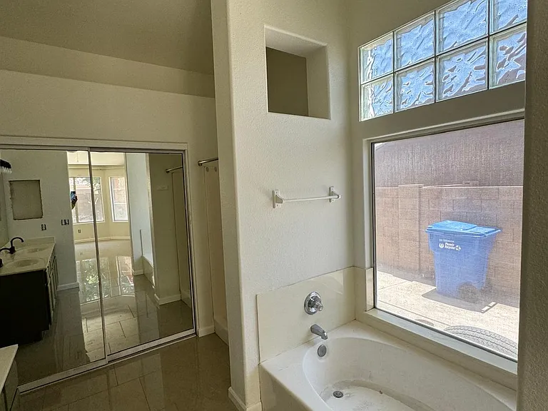 2538 N 86th Dr — Photo 5