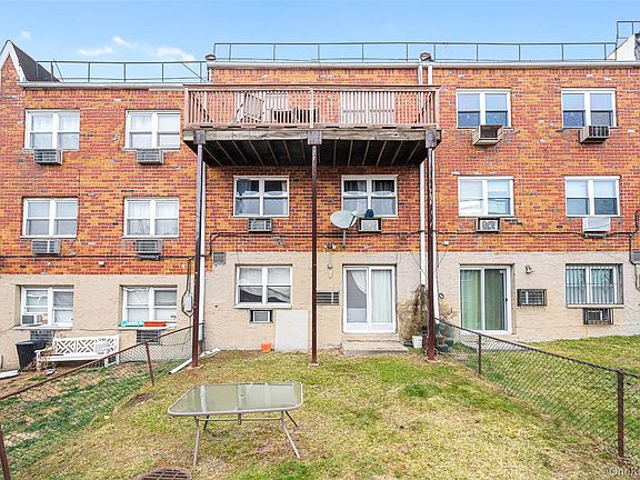 3rd image of 56-18 Cloverdale Boulevard