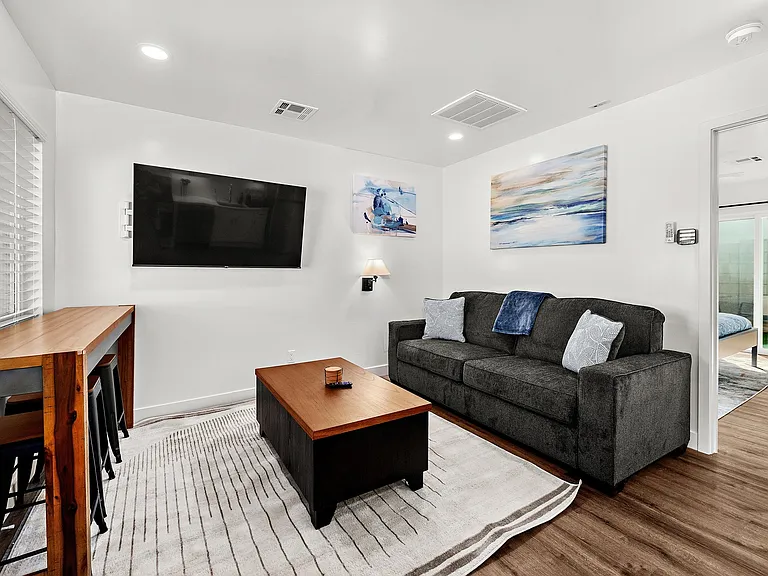 1242 E Pierce St #3 — Photo 11
