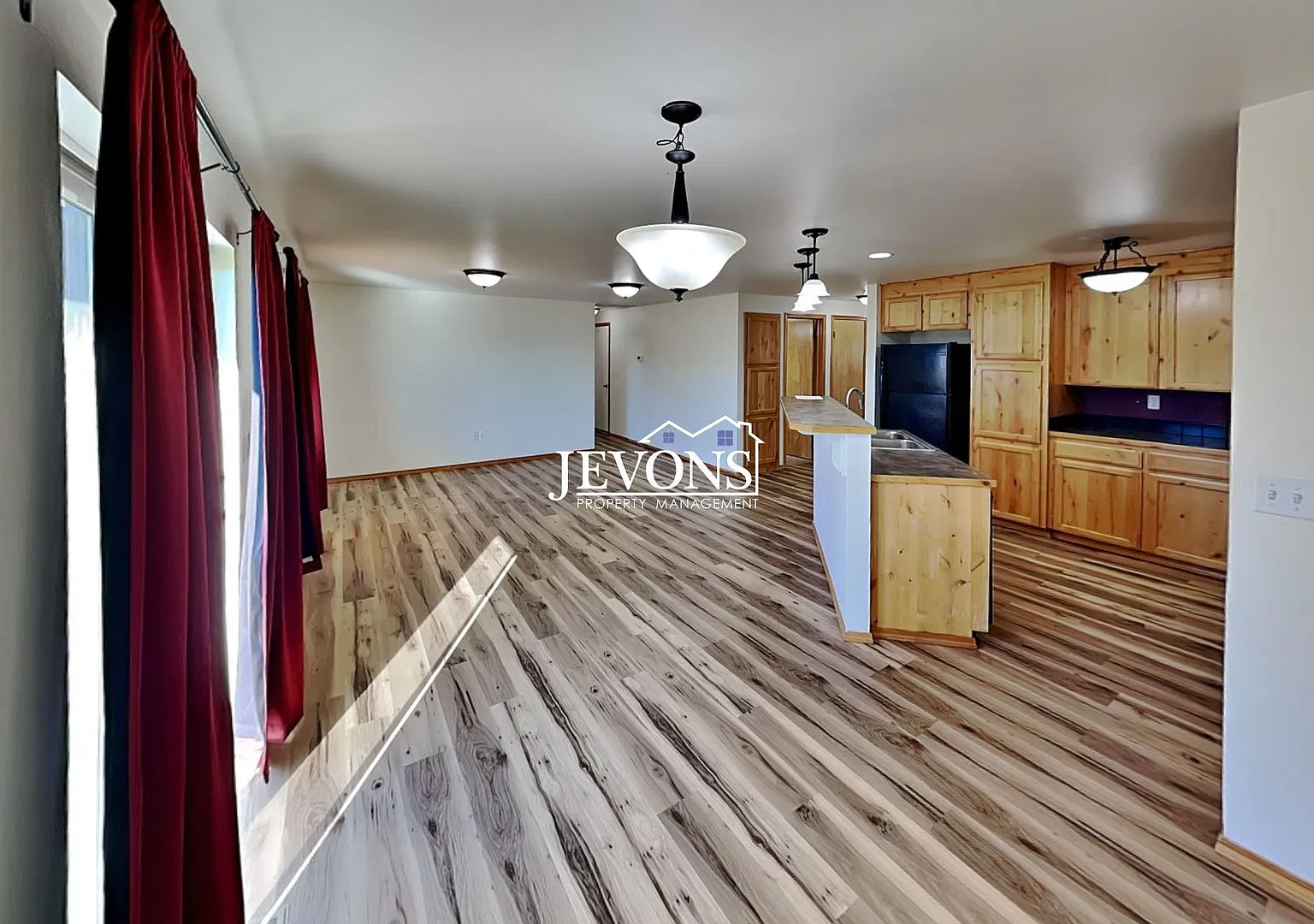 $500 Off First Month's Rent! Spacious 3-Bed, 2-Bath Home in Yakima with Fenced Yard and 2-Car Garage — Photo 3