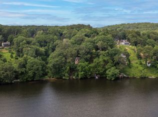 65 Bankside Trl, Sandy Hook, CT 06482