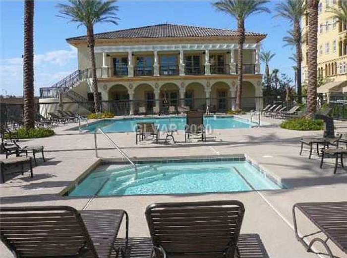 Pool & Clubhouse