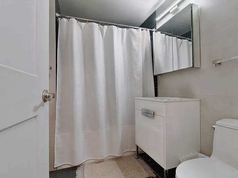 161 W 16th St #5E — Photo 6