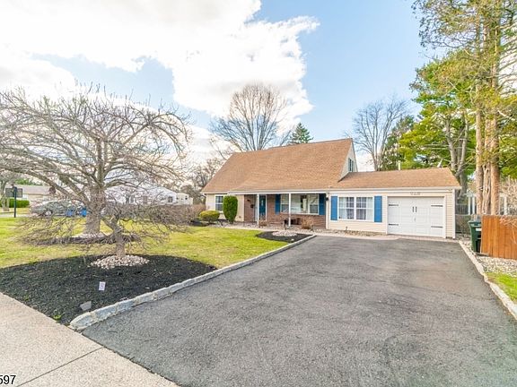 2nd image of 8 Dahlia Rd