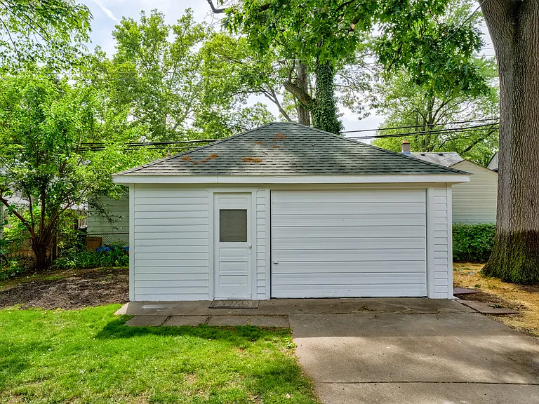 835 Allen St — Photo 43