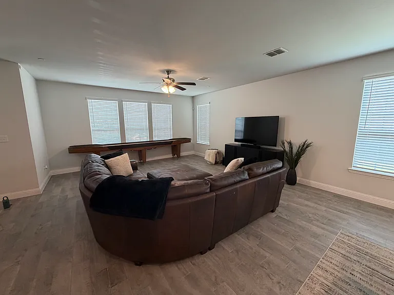 5581 Crosby Dr — Photo 3