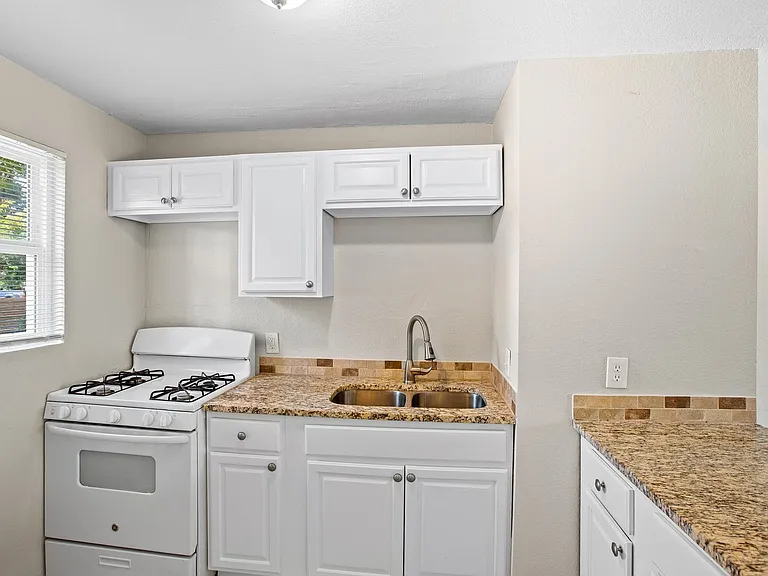 1571-1573 N Xenia St #1575 — Photo 8