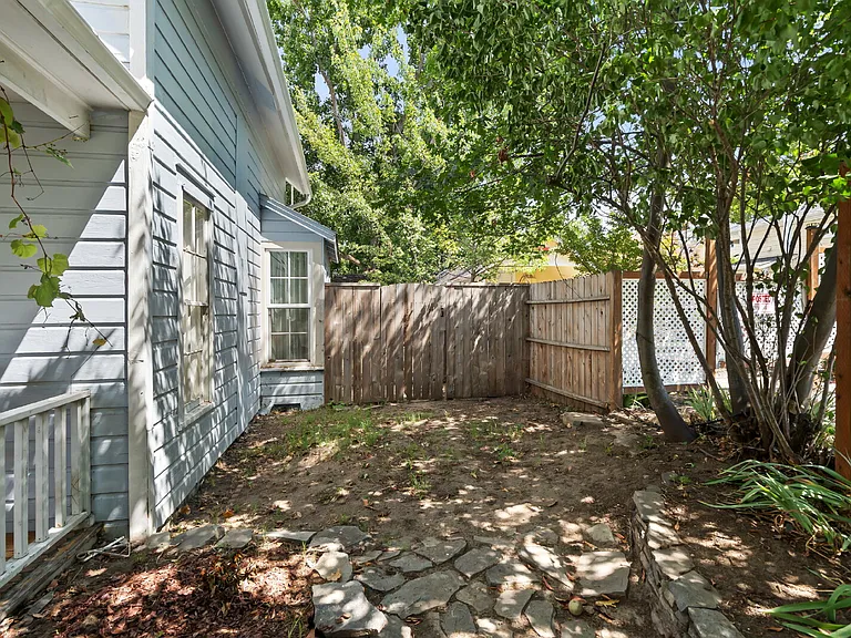176 Skidmore St — Photo 23