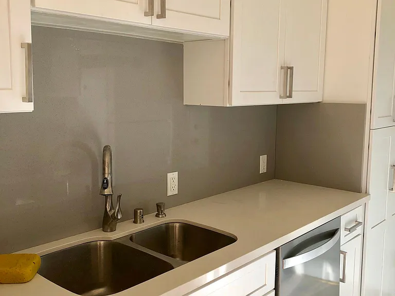 100 S Doheny Dr #523 — Photo 48