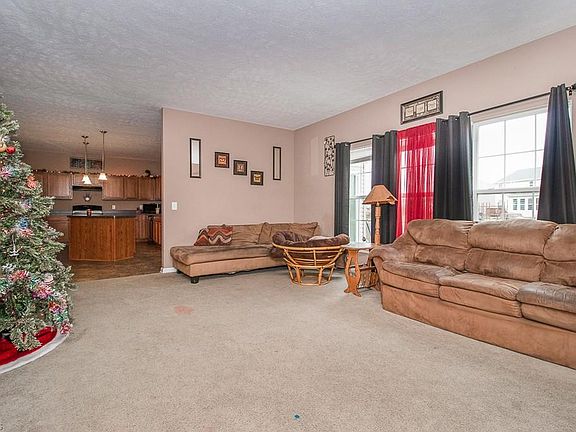 3rd image of 38390 Loman Ct