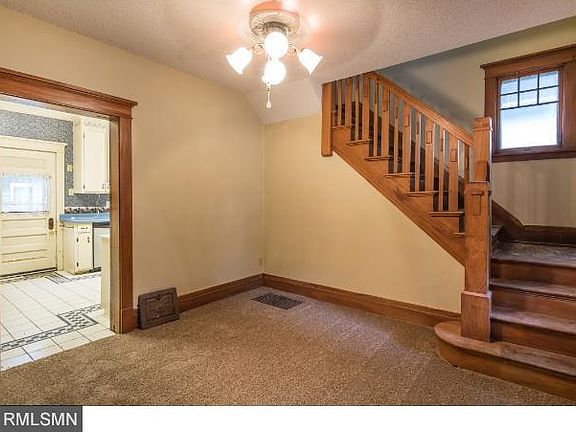 3rd image of 8072 Victoria Dr