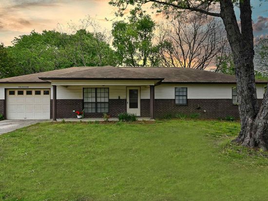 2 Blossom Ln, Greenbrier, AR 72058