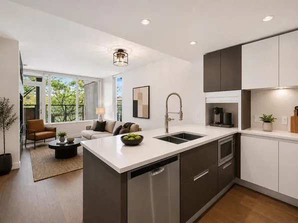 288 W 1st Ave #217, Vancouver, BC V5Y 0E9