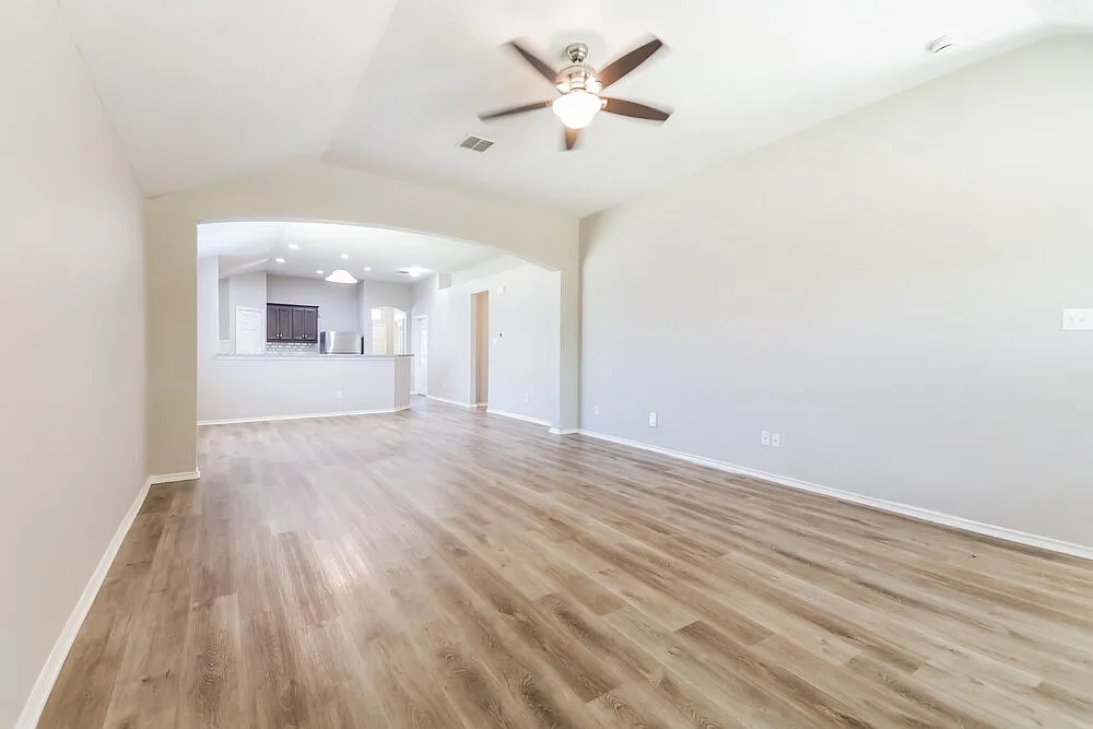 4 bed, 2.0 bath, 2103 sqft, $2,020 — Photo 3