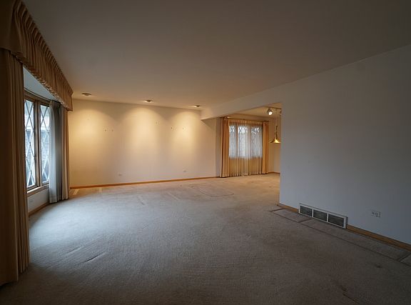 4th image of 9132 S Komensky Ave