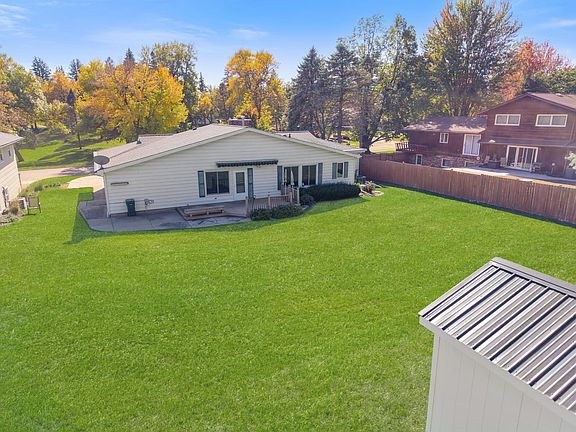 2nd image of 207 E Hollett St