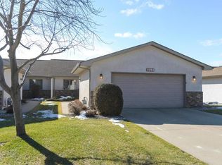 2264 Pinewood Dr, Shakopee, MN 55379