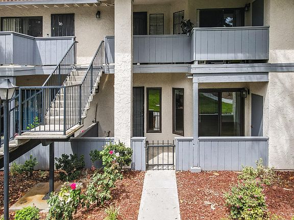3rd image of 18 Kenbrook Cir