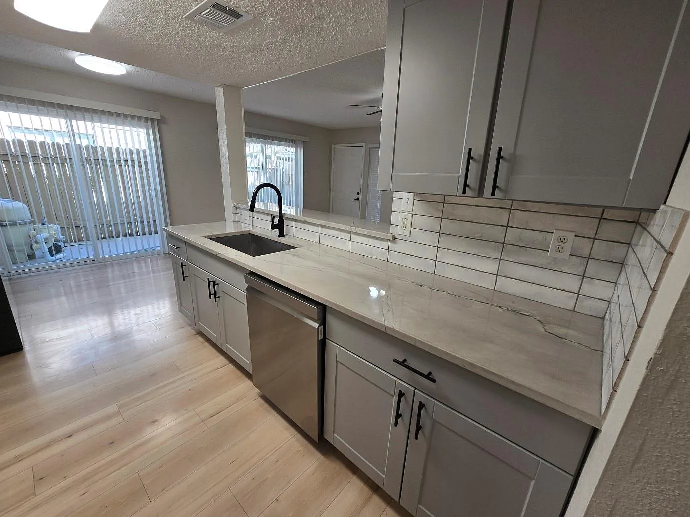 2 bed, 1.5 bath, 968 sqft, $1,400 — Photo 4