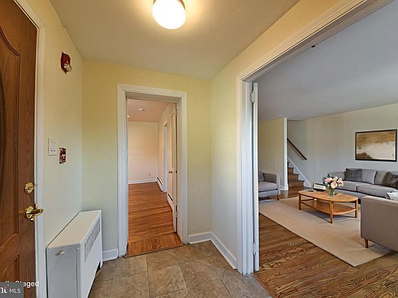 4th image of 456 N Easton Rd
