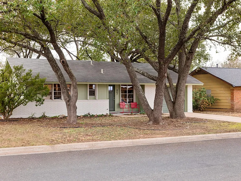 407 Westmorland Dr — Photo 2