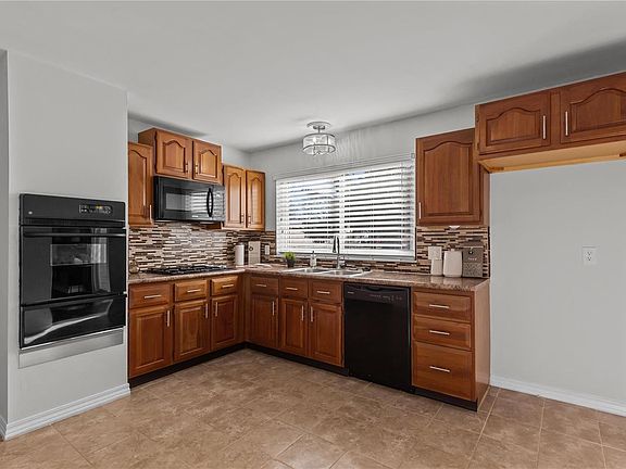 4th image of 2062 Shoreham Dr