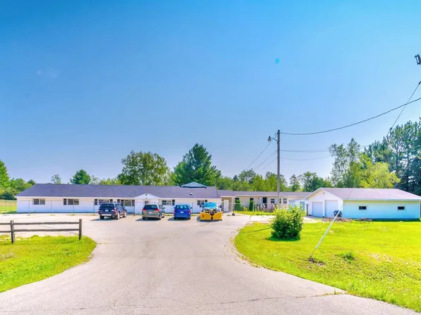 9284 M-35, Gladstone, MI 49837