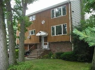 35 Newcomb Rd, Tenafly, NJ 07670