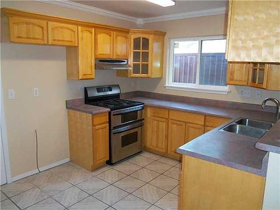 2nd image of 1921 Ratner Cir