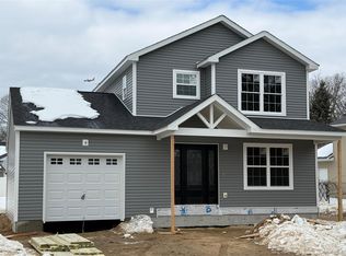 492 Blue Point Rd, Farmingville, NY 11738