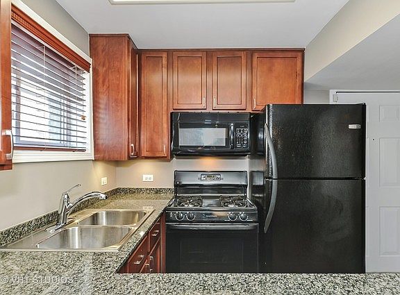 5th image of 2916 W Berwyn Ave APT G