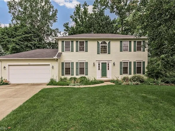 350 Branford Ln, Richmond Heights, OH 44143