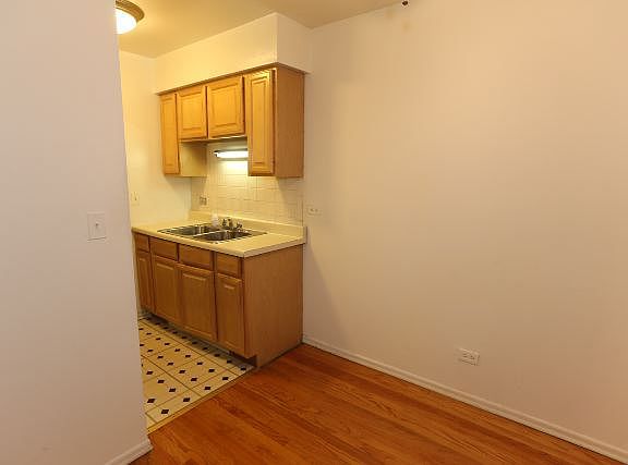 5th image of 535 W Briar Pl APT 354