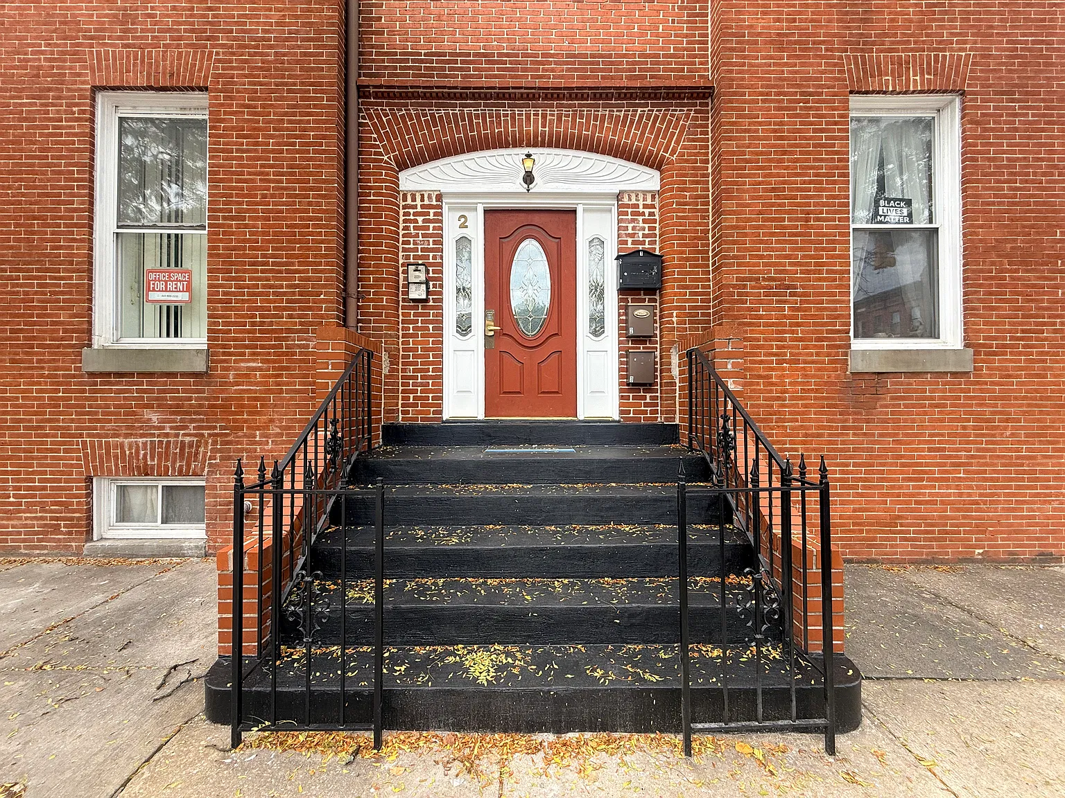 2 bed, 1200 sqft, $1,950 — Photo 2